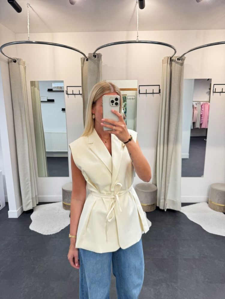 Anne Sleeveless Strap Blazer Ecru