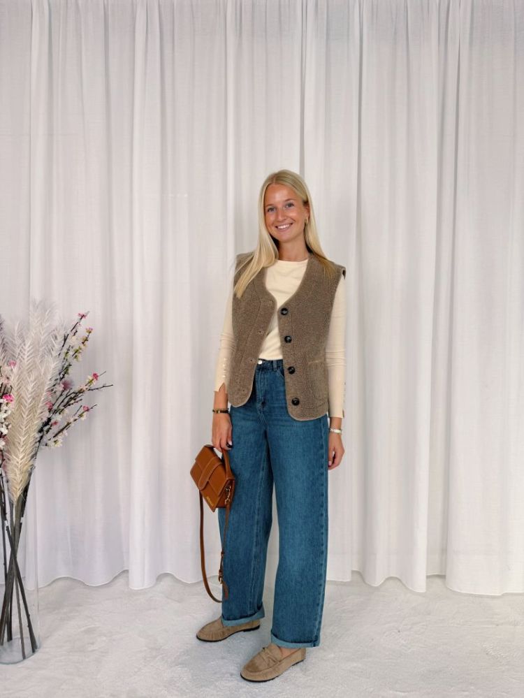 Linn Reversible Teddy Vest Desert Taupe