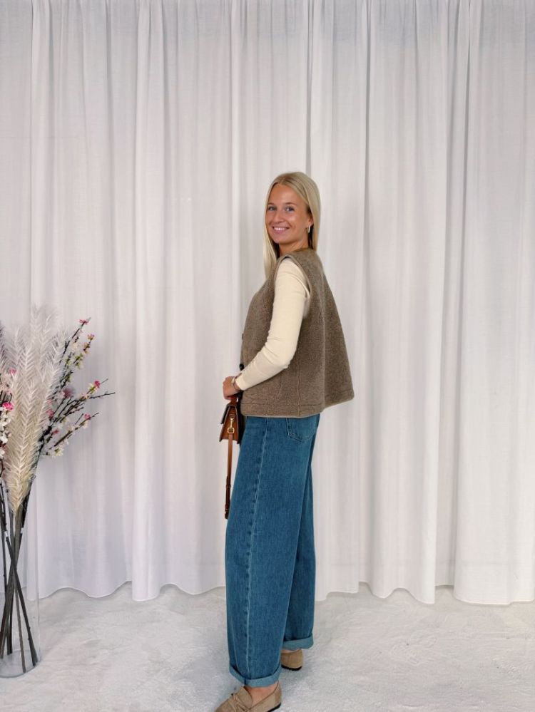 Linn Reversible Teddy Vest Desert Taupe