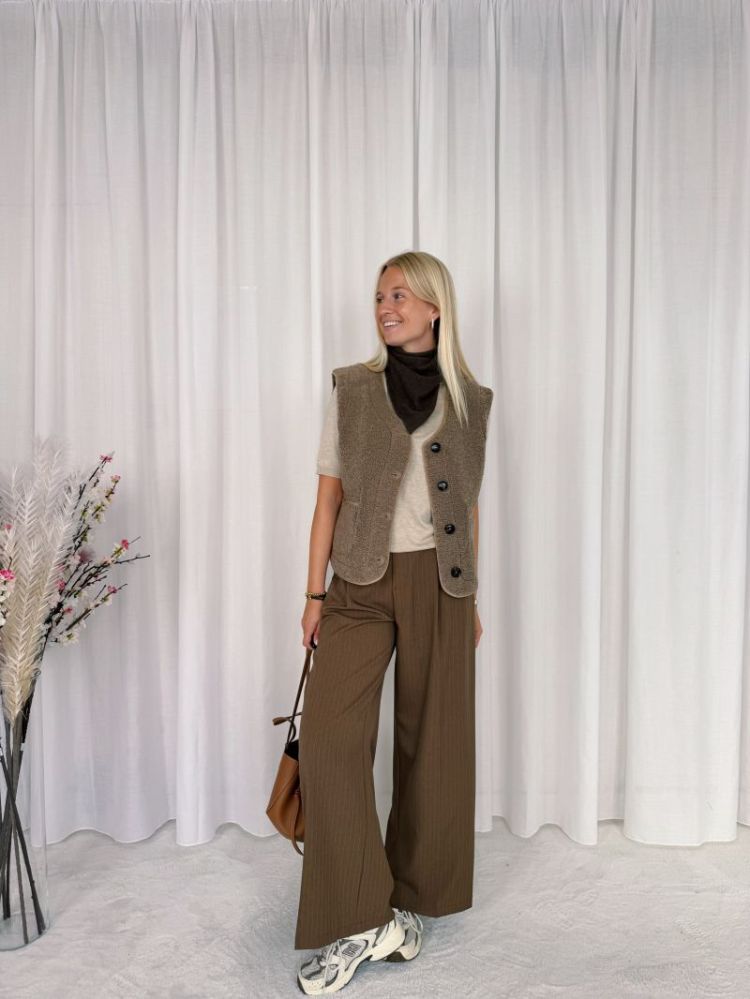 Linn Reversible Teddy Vest Desert Taupe